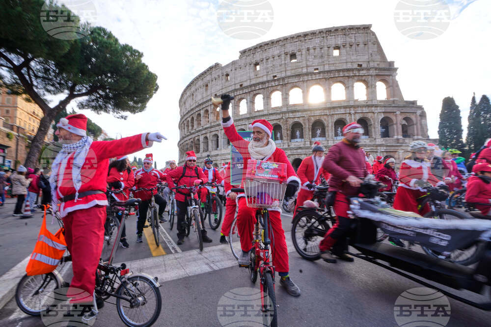 Italy Cycling Santa Clauses