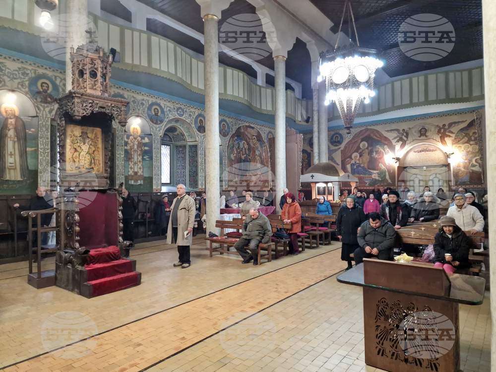 Търговище - храм „Св. Успение Богородично“ - неделна служба и проповед