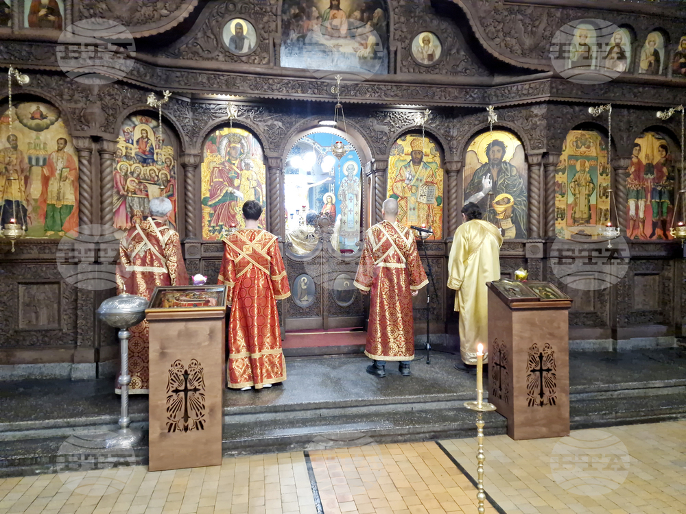 Търговище - храм „Св. Успение Богородично“ - неделна служба и проповед