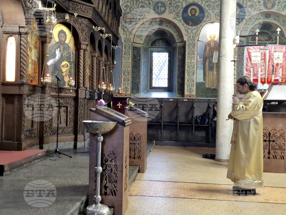 Търговище - храм „Св. Успение Богородично“ - неделна служба и проповед