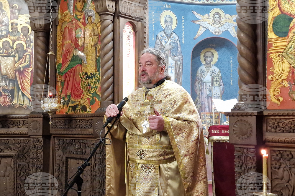 Търговище - храм „Св. Успение Богородично“ - неделна служба и проповед