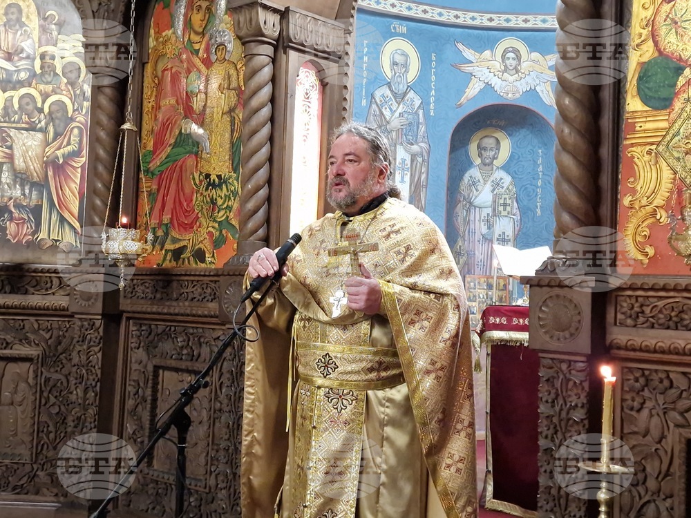 Тялото ни е храм, за който трябва да се грижим по правилен начин, каза отец Бисер Христов в храма „Св. Успение Богородично“ в Търговище