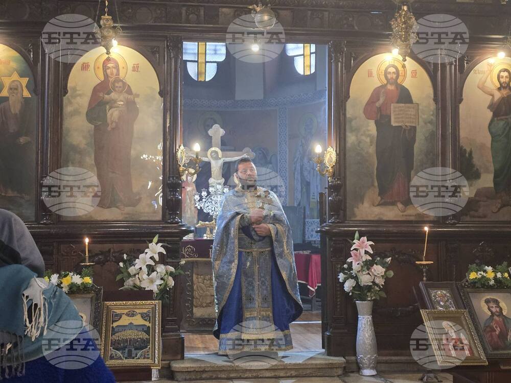 Нека отхвърлим всеки грешен помисъл и злина, да се приготвим достойно за посрещането на Рождество Христово, призова отец Емануил в Добрич