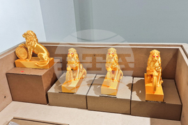 Яра Бубнова - изложба - лев