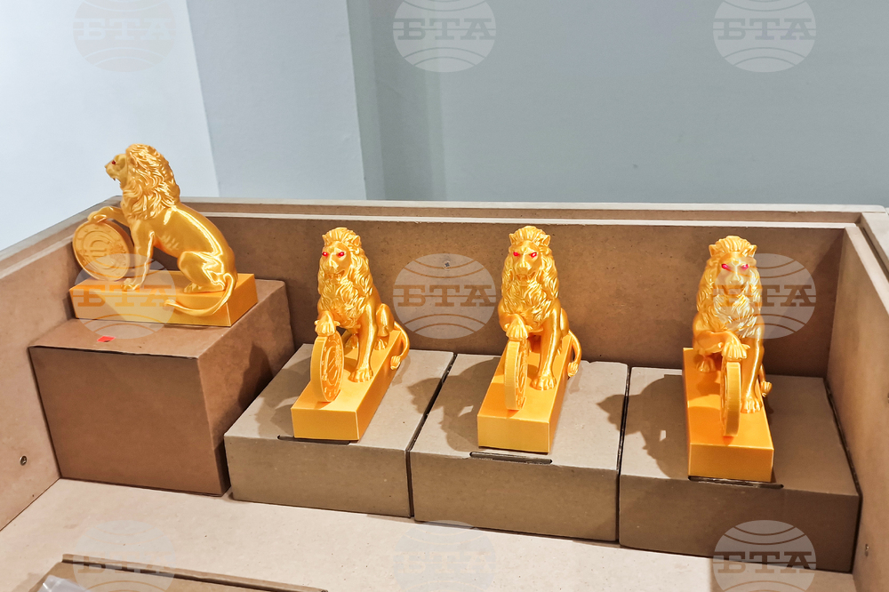 Яра Бубнова - изложба - лев