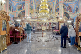 Шумен - църква „Св. Три Светители“ - неделна служба