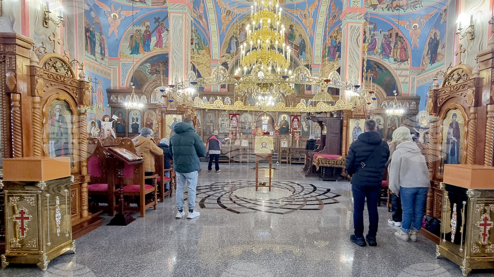 Шумен - църква „Св. Три Светители“ - неделна служба