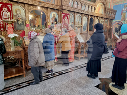 Шумен - църква „Св. Три Светители“ - неделна служба