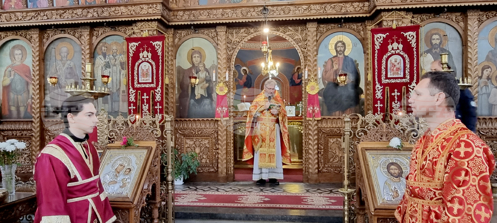 Шумен - църква „Св. Три Светители“ - неделна служба