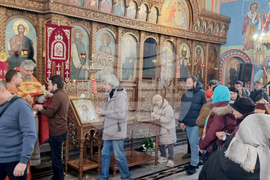 Шумен - църква „Св. Три Светители“ - неделна служба