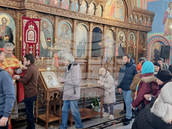 Шумен - църква „Св. Три Светители“ - неделна служба