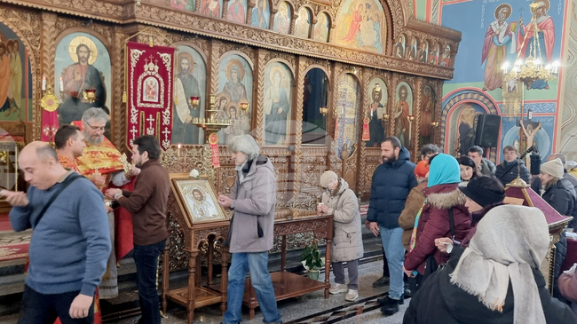 За смирение, доброта и духовна чистота бяха призовани миряните в църковните служби в неделята преди Рождество Христово 