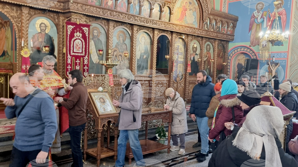 За смирение, доброта и духовна чистота бяха призовани миряните в църковните служби в неделята преди Рождество Христово 