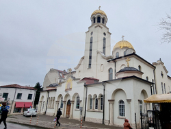 Шумен - църква „Св. Три Светители“ - неделна служба