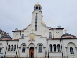 Шумен - църква „Св. Три Светители“ - неделна служба