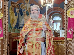 Шумен - църква „Св. Три Светители“ - неделна служба