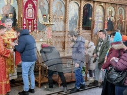 Шумен - църква „Св. Три Светители“ - неделна служба