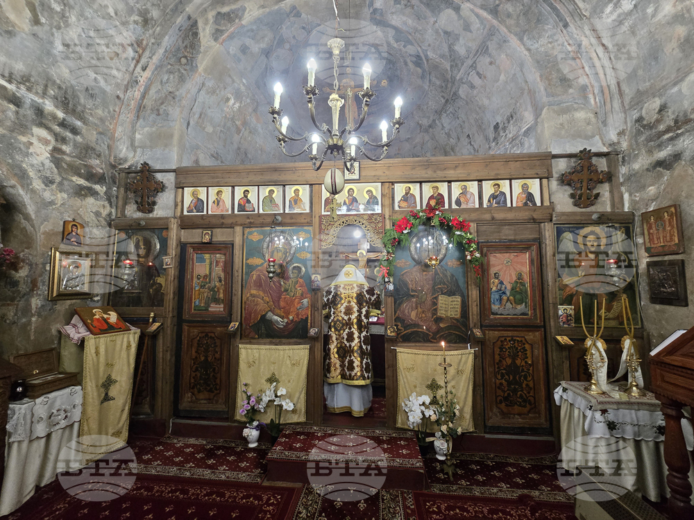 Видин - старинен храм „Св. Петка“ - митрополит Пахомий - литургия