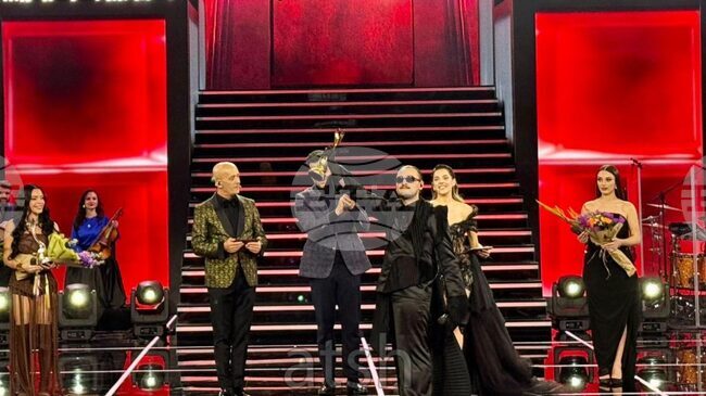 АТА: Певецът Алис спечели 64-ия Фестивал на песента по Албанското радио и телевизия и ще представлява Албания на "Евровизия"