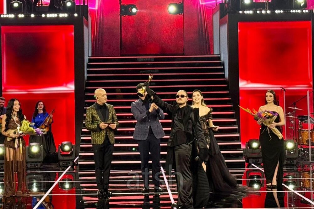 АТА: Певецът Алис спечели 64-ия Фестивал на песента по Албанското радио и телевизия и ще представлява Албания на "Евровизия"