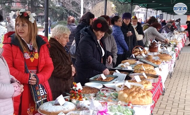 Кулинари подредиха 218 ястия на празника „Коледна трапеза“ в Димитровград