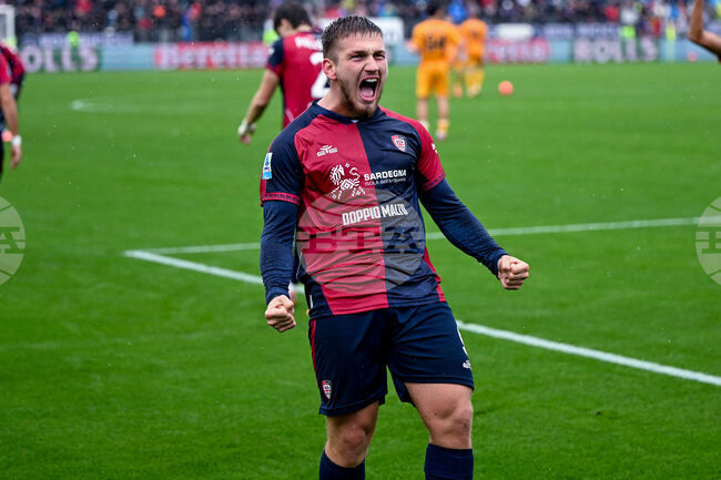 Каляри записа трета поредна победа в Серия А