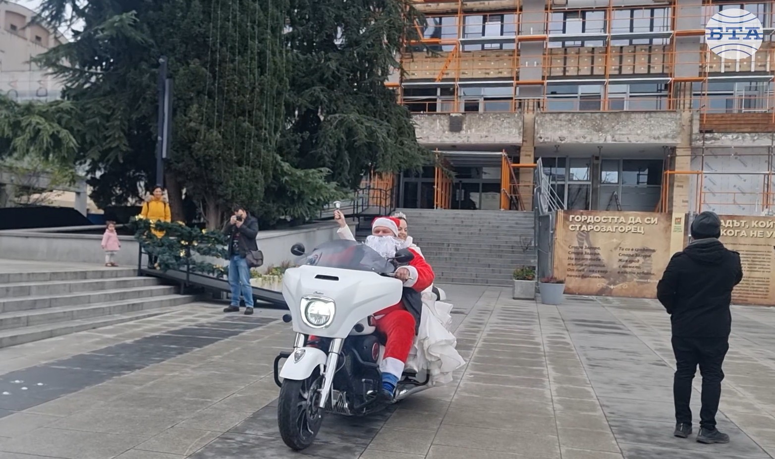 Дядо Коледа пристигна на мотор в Стара Загора