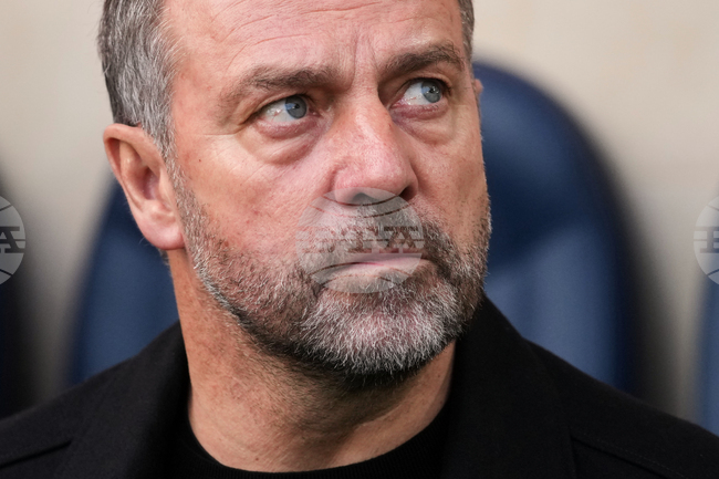 Треньорът на Барселона Ханзи Флик обмисля да привлече нов защитник през януари