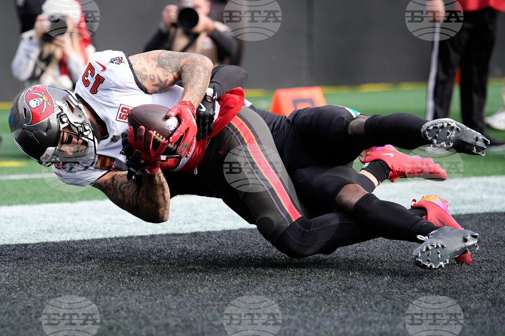 Buccaneers Panthers Football