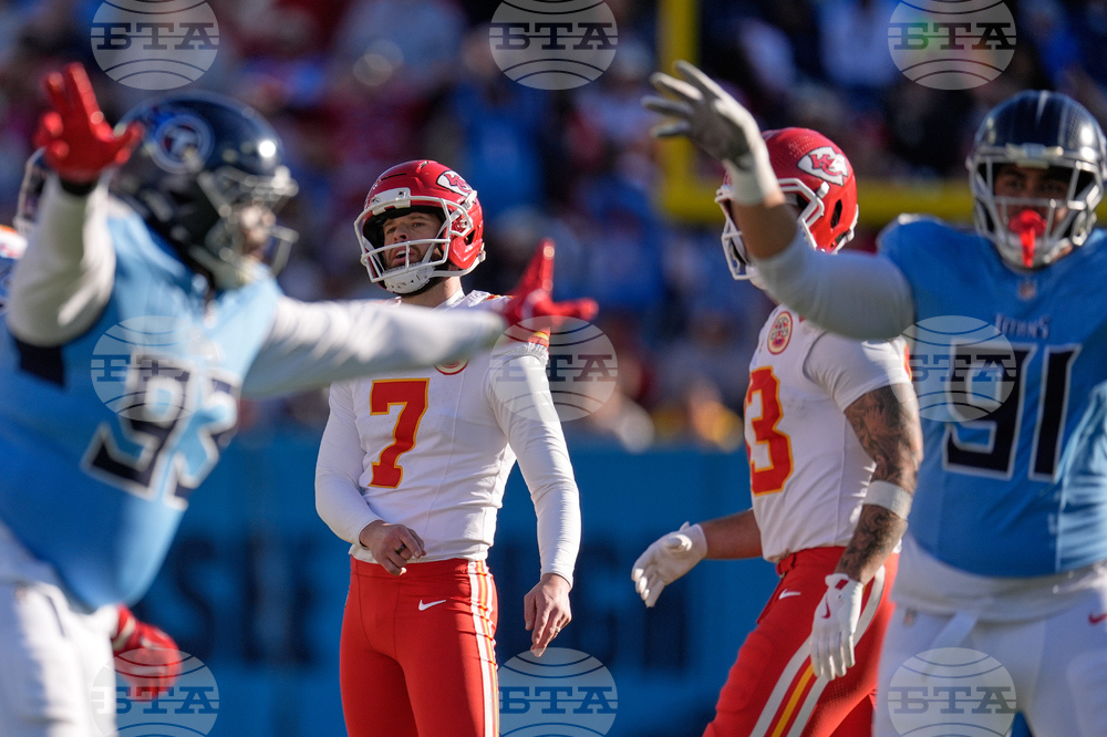 Chiefs Titans Football
