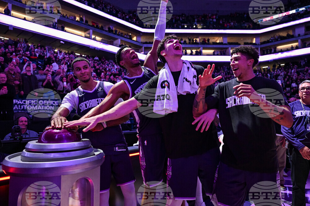 Rockets Kings Basketball