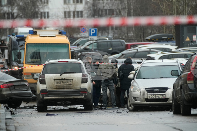 Кремъл нарече "ужасно убийство“ смъртта на генерал Сарваров, който издъхна от раните си след взривяване на автомобил в Москва