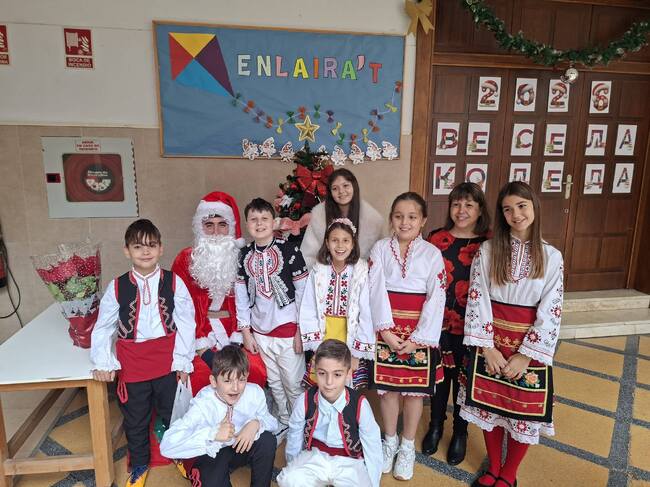 Преподаватели от Новобългарското училище „Пробуда“ в Гандия, Испания: Коледното ни тържество донесе радост и усмивки на всички присъстващи