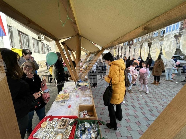 Благотворителен новогодишен базар организираха от детската градина „Детска радост“ в Босилеград