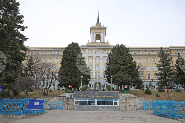 Курсанти и студенти от пет държави са на обучение във Висшето военноморско училище във Варна