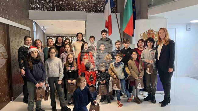 Генералното консулство на България в Лион, Франция, беше домакин на детска коледна работилница 