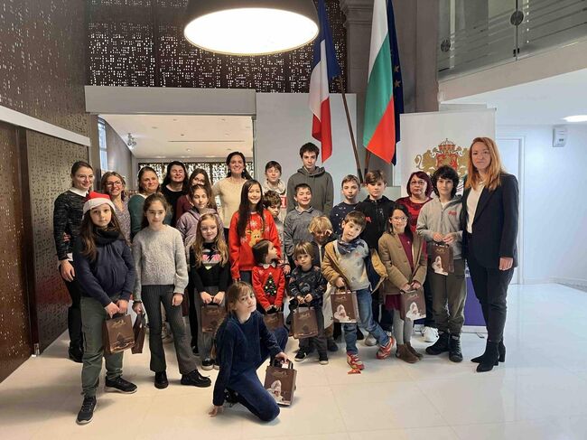 Генералното консулство на България в Лион, Франция, беше домакин на детска коледна работилница 