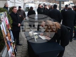 Национален стадион „Васил Левски“ - Боян Радев - поклонение