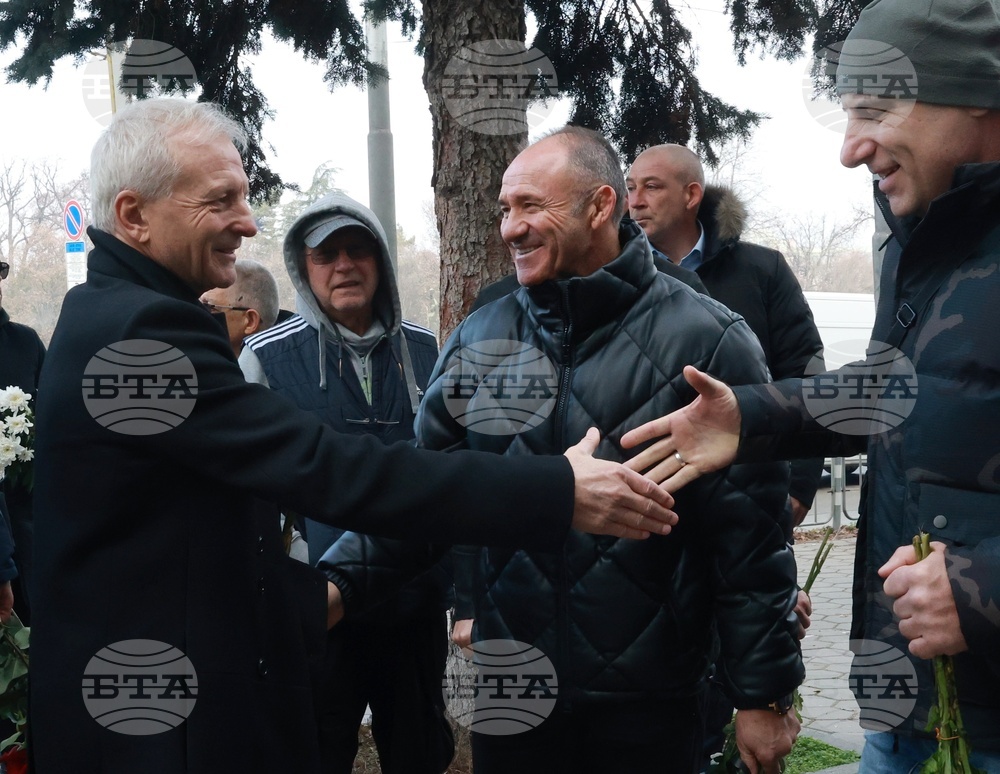 Национален стадион „Васил Левски“ - Боян Радев - поклонение