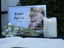 Национален стадион „Васил Левски“ - Боян Радев - поклонение