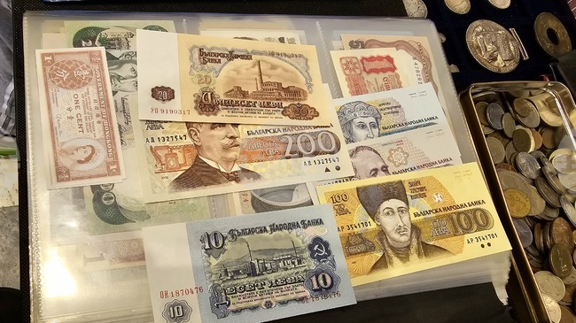 Колекционери на банкноти и монети в Гърция засилват интереса си към българския лев заради влизането ни еврозоната