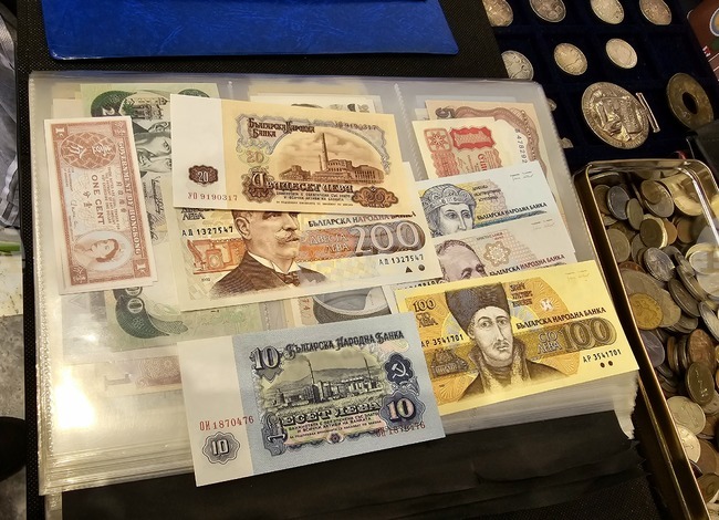 Колекционери на банкноти и монети в Гърция засилват интереса си към българския лев заради влизането ни в еврозоната