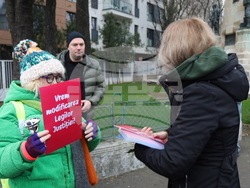 Румъния - Букурещ - президентски дворец Котрочени - демонстрация