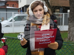 Румъния - Букурещ - президентски дворец Котрочени - демонстрация