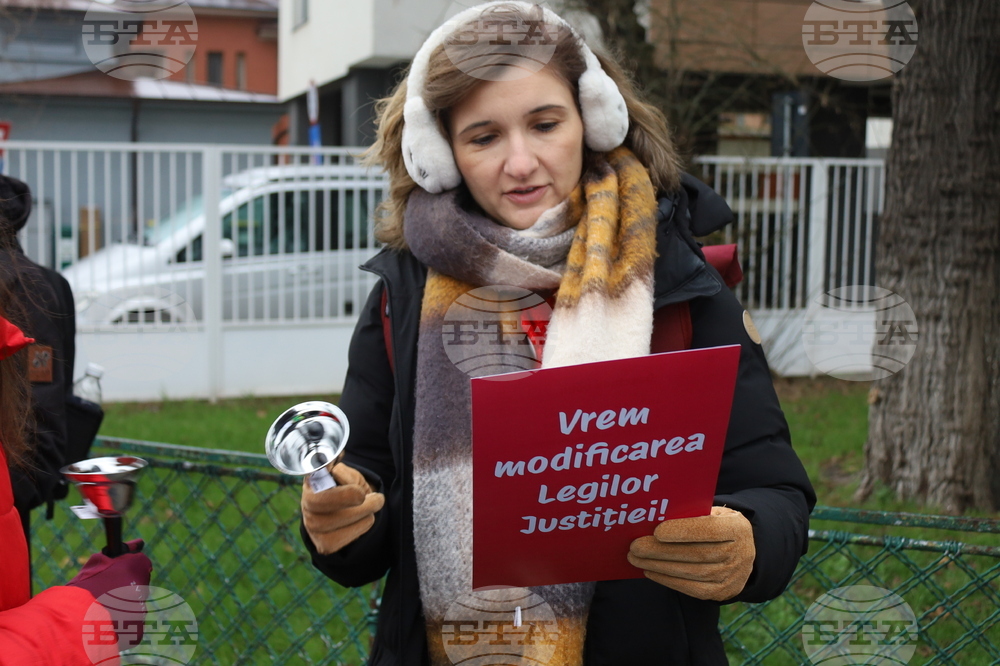 Румъния - Букурещ - президентски дворец Котрочени - демонстрация