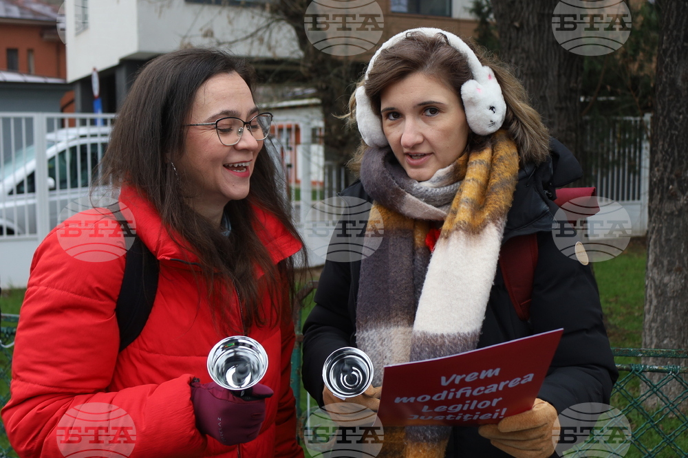Румъния - Букурещ - президентски дворец Котрочени - демонстрация