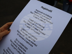 Румъния - Букурещ - президентски дворец Котрочени - демонстрация