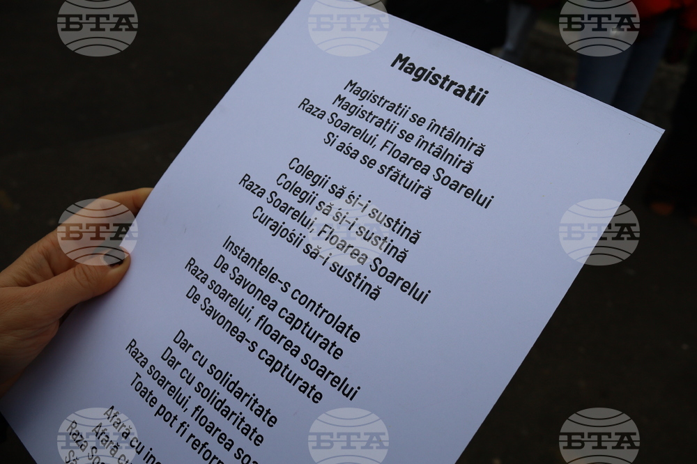 Румъния - Букурещ - президентски дворец Котрочени - демонстрация