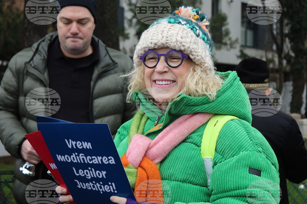 Румъния - Букурещ - президентски дворец Котрочени - демонстрация