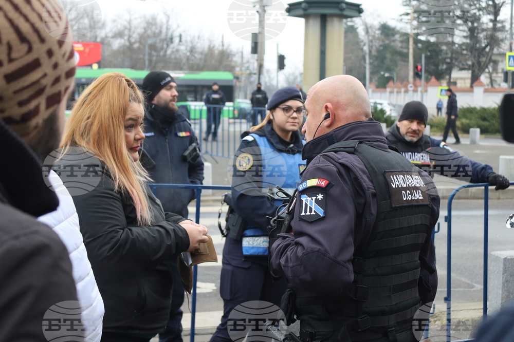 Румъния - Букурещ - президентски дворец Котрочени - демонстрация